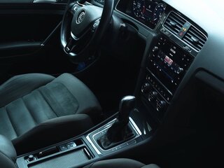 2019 Volkswagen Golf VII Рестайлинг, серебристый, 1775000 рублей, вид 4