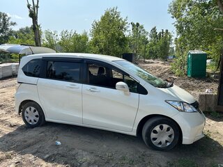 2012 Honda Freed I Рестайлинг, белый, 1095000 рублей, вид 2