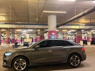 2019 Audi Q8 55 TFSI I (4M), серый, 4245000 рублей, вид 3