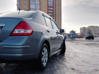 2011 Nissan Tiida I Рестайлинг, серый, 845000 рублей, вид 3