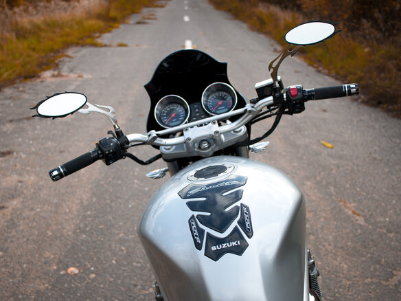 2004 Suzuki Bandit GSF 600, серебристый, 281878 рублей - вид 4