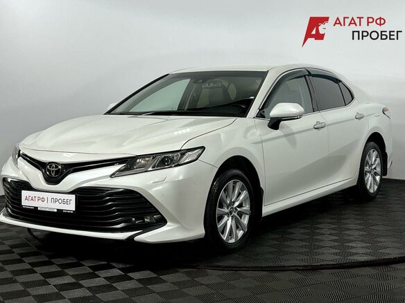 2019 Toyota Camry VIII (XV70), белый, 2360000 рублей