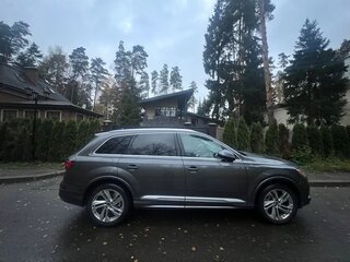 2020 Audi Q7 55 TFSI II (4M) Рестайлинг, серый, 5200000 рублей, вид 3
