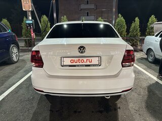 2015 Volkswagen Polo V Рестайлинг, белый, 900000 рублей, вид 5
