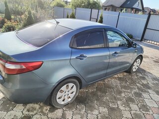 2013 Kia Rio 5-speed III, голубой, 930000 рублей, вид 3
