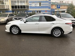 2020 Toyota Camry VIII (XV70), белый, 3700000 рублей, вид 4