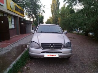 2000 Mercedes-Benz M-Класс 270 I (W163), серебристый, 880000 рублей, вид 2