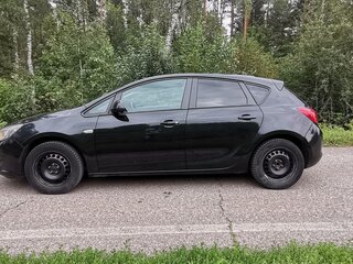 2013 Opel Astra J Рестайлинг, чёрный, 1150000 рублей, вид 3