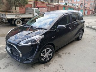 2019 Toyota Sienta II Рестайлинг, чёрный, 1830000 рублей, вид 1