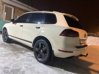 2010 Volkswagen Touareg II, белый, 1790000 рублей, вид 4