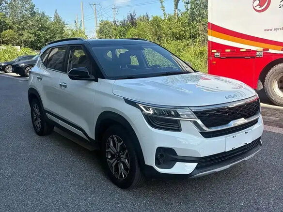 2022 Kia KX3, белый, 1690000 рублей - вид 1