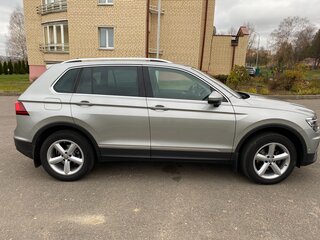 2019 Volkswagen Tiguan II, серый, 2170000 рублей, вид 4
