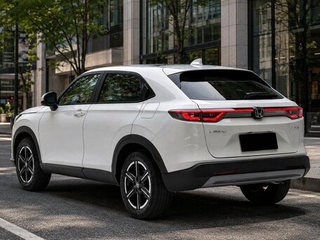 2023 Honda Vezel II, белый, 1850000 рублей, вид 4