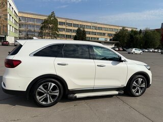 2019 Kia Sorento III Prime Рестайлинг, белый, 3000000 рублей, вид 3