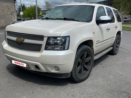 2012 Chevrolet Tahoe 6AT III, белый, 2000000 рублей, вид 1