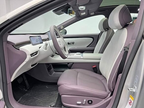 2026 Changan Qiyuan A06 28.39 kWh, серебристый, 2803003 рублей - вид 13