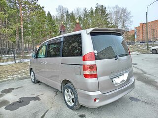 2003 Toyota Noah I (R60), серый, 1050000 рублей, вид 3