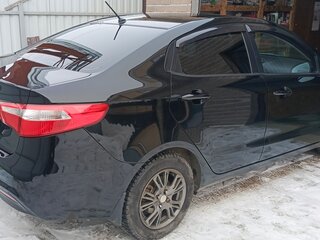 2014 Kia Rio 5-speed III, чёрный, 800000 рублей, вид 4