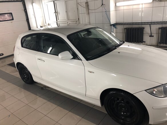 2011 BMW 1 серии 116i I (E81/E82/E87/E88) Рестайлинг, белый - вид 1