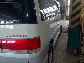 1999 Toyota Regius I Рестайлинг, белый, 670000 рублей, вид 4