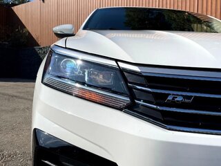 2017 Volkswagen Passat (North America and China) I Рестайлинг, белый, 2000000 рублей, вид 1