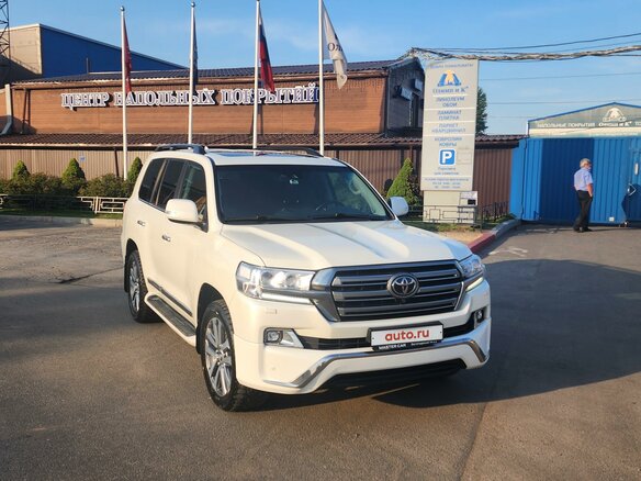 2017 Toyota Land Cruiser 200 Series Рестайлинг 2, белый, 6950000 рублей - вид 2