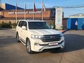 2017 Toyota Land Cruiser 200 Series Рестайлинг 2, белый, 6950000 рублей - вид 2