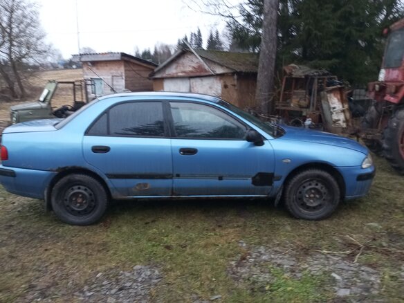 1999 Mitsubishi Carisma I Рестайлинг, синий, 250000 рублей - вид 3