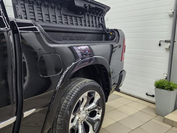 2023 Ram 1500 Crew Cab eTorque V, чёрный, 11100000 рублей - вид 8
