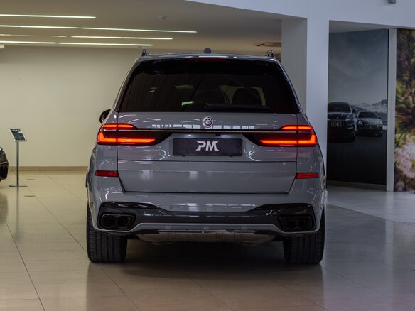 2022 BMW X7 M60i I (G07) Рестайлинг, серый - вид 4