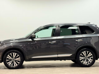 2021 Mitsubishi Outlander III Рестайлинг 3, серый, 3020000 рублей, вид 2