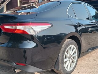 2021 Toyota Camry VIII (XV70) Рестайлинг, чёрный, 2100000 рублей, вид 4