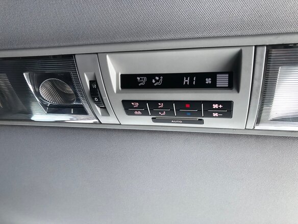 2012 Volkswagen Multivan T5 Рестайлинг, чёрный, 3650000 рублей - вид 30