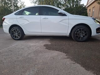 2023 Lada (ВАЗ) Vesta I Рестайлинг (NG), белый, 1350000 рублей, вид 4