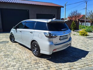 2015 Toyota Wish II Рестайлинг, серебристый, 1450000 рублей, вид 5