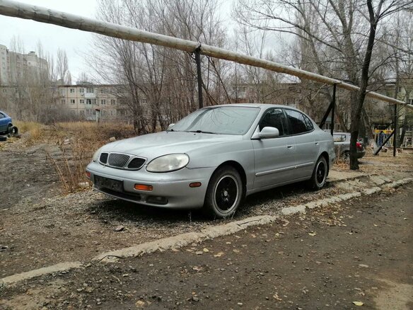 2000 Daewoo Leganza, серебристый, 319999 рублей