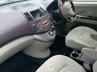 2004 Mitsubishi Grandis I, серебристый, 430000 рублей, вид 3