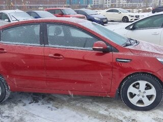 2013 Kia Rio 4-speed III, красный, 1000000 рублей, вид 3