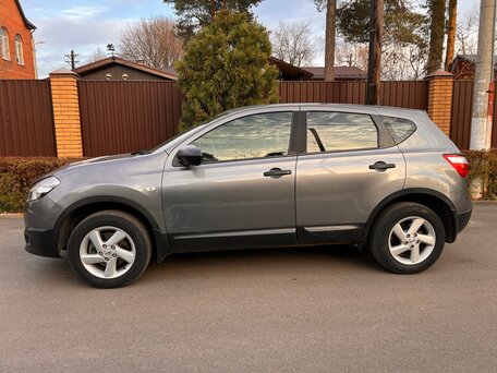2013 Nissan Qashqai I Рестайлинг, серый, 930000 рублей, вид 3