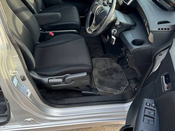 2012 Honda Freed Spike I Рестайлинг, серебристый, 1030000 рублей - вид 5