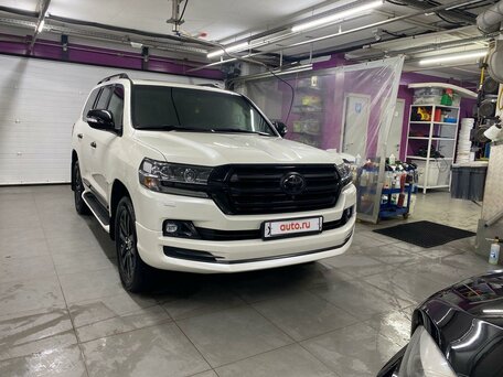 2018 Toyota Land Cruiser 200 Series Рестайлинг 2, белый, 8700000 рублей, вид 5