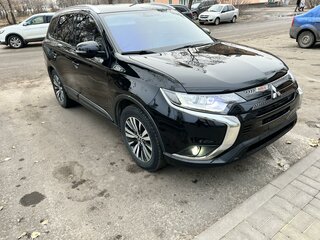 2019 Mitsubishi Outlander III Рестайлинг 3, чёрный, 2250000 рублей, вид 3