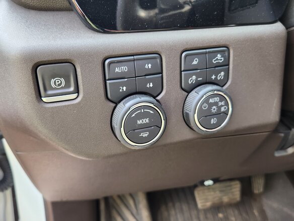 2022 Chevrolet Silverado Crew Cab IV (T1XX) Рестайлинг, белый, 5610000 рублей - вид 12