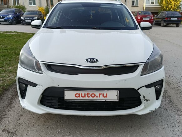 2018 Kia Rio IV, белый, 850000 рублей