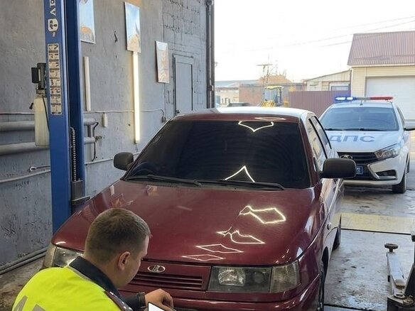 2005 Lada (ВАЗ) 2110, красный, 225000 рублей - вид 1