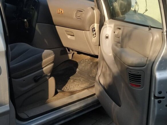 2002 Chrysler Voyager IV, серебристый, 480000 рублей - вид 17
