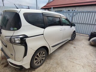 2019 Toyota Sienta II Рестайлинг, белый, 1800000 рублей, вид 1