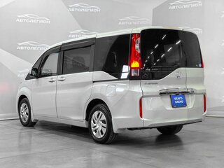 2019 Honda Stepwgn Spada V Рестайлинг, белый, 2400000 рублей, вид 3