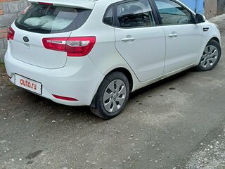 2014 Kia Rio 6-speed III, белый, 850000 рублей, вид 4