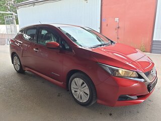 2018 Nissan Leaf II (ZE1), красный, 1950000 рублей, вид 3